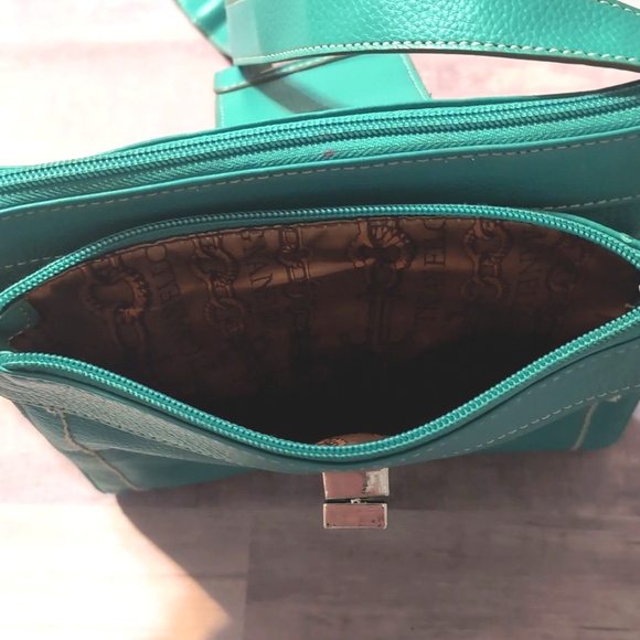 Tignanello Crossbody Bag EUC - Picture 6 of 13